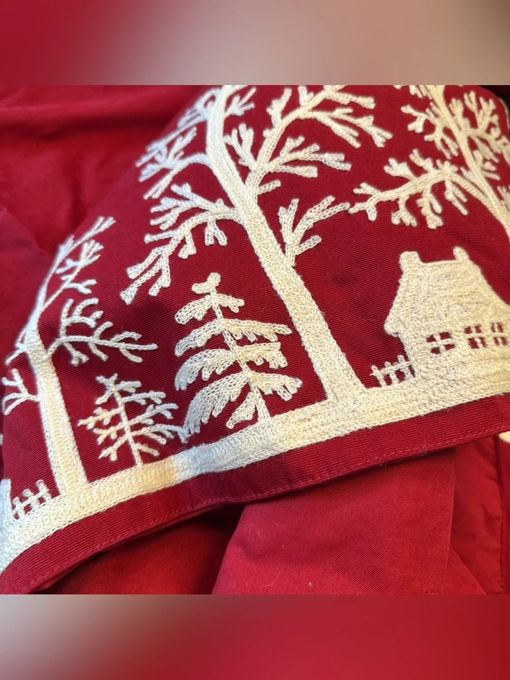 Pottery Barn Sleigh Bell Crewel Emroidered Cotton Table Throw